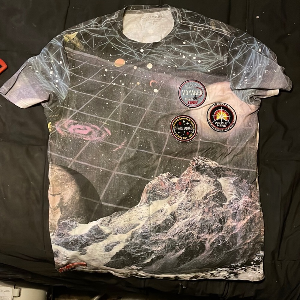 Guess T shirt Large
